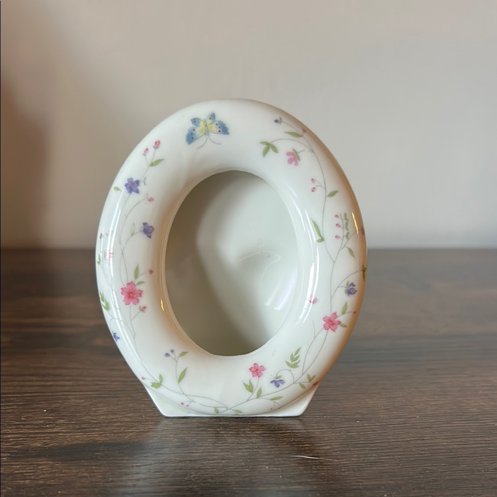 Vintage Takahashi “Vine Flower” Miniature Ceramic Floral Oval Frame